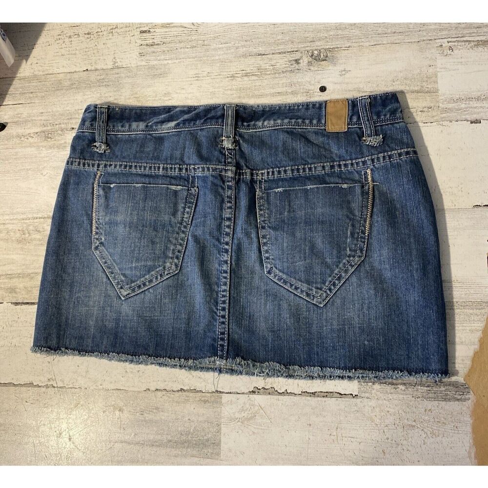 Maurices Skirt Womens 7/8 Regular Blue Mini Distressed Denim‎ Preppy